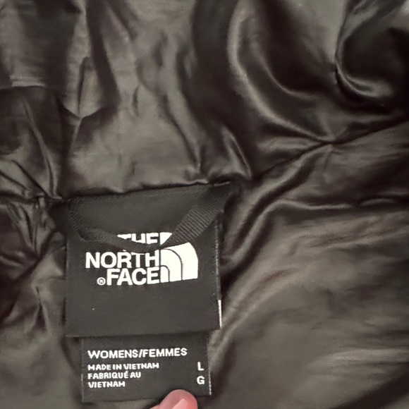 The North Face Women's Black Puffer Jacket - Picture 4 of 8